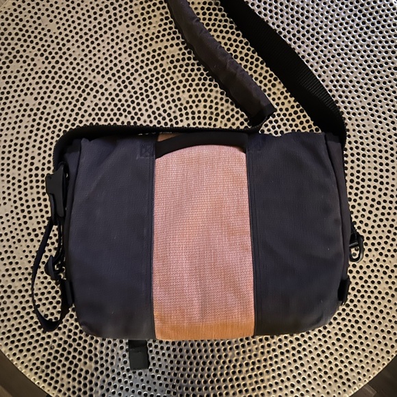 universal courier medium timbuk2 messenger bag canvas osfa Exc Cond Medium. - Picture 3 of 3